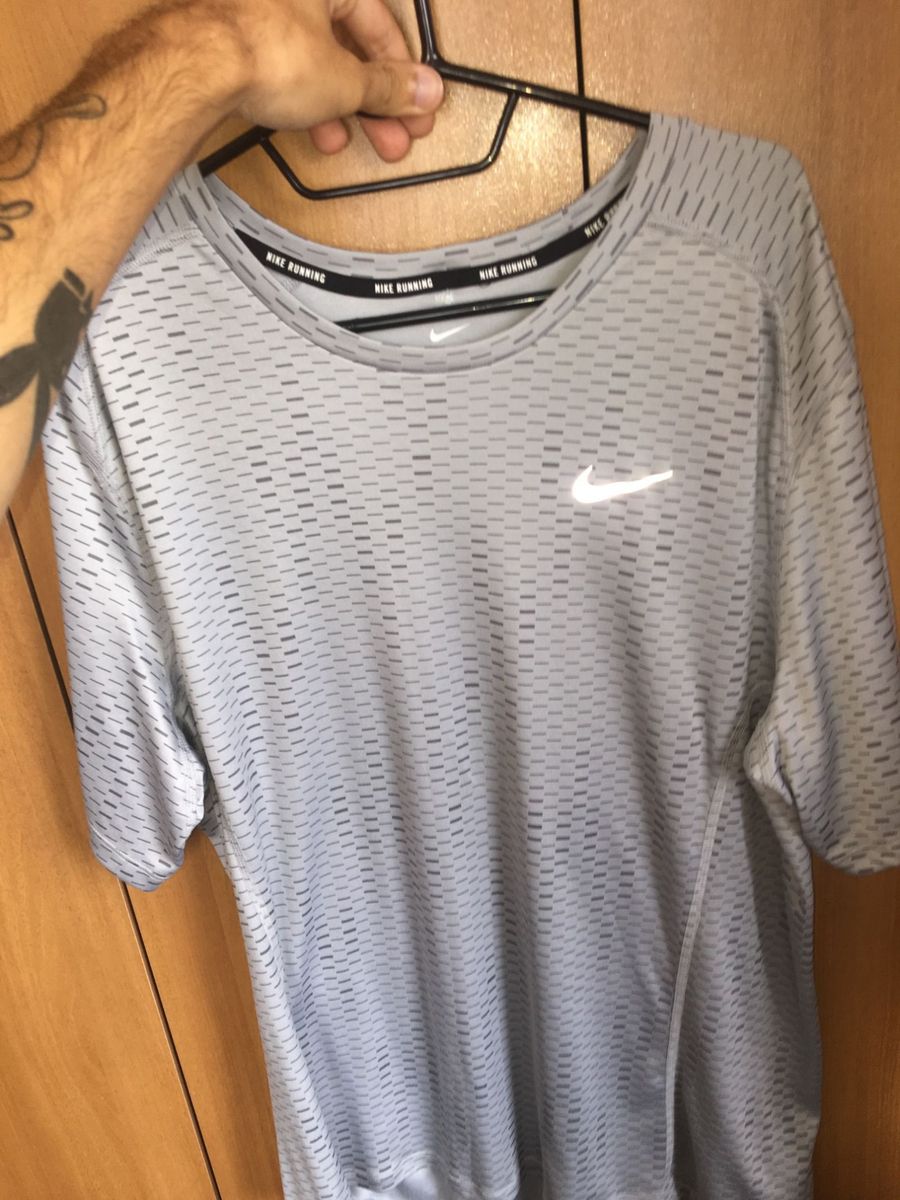 blusa da nike olho de gato