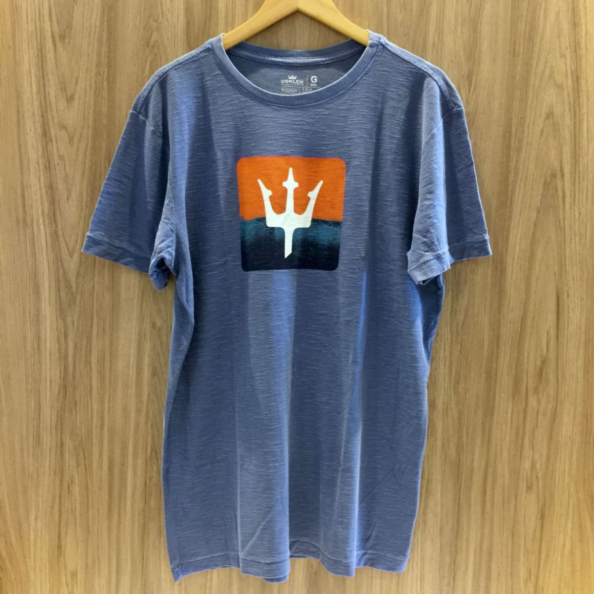 marca de roupa com tridente