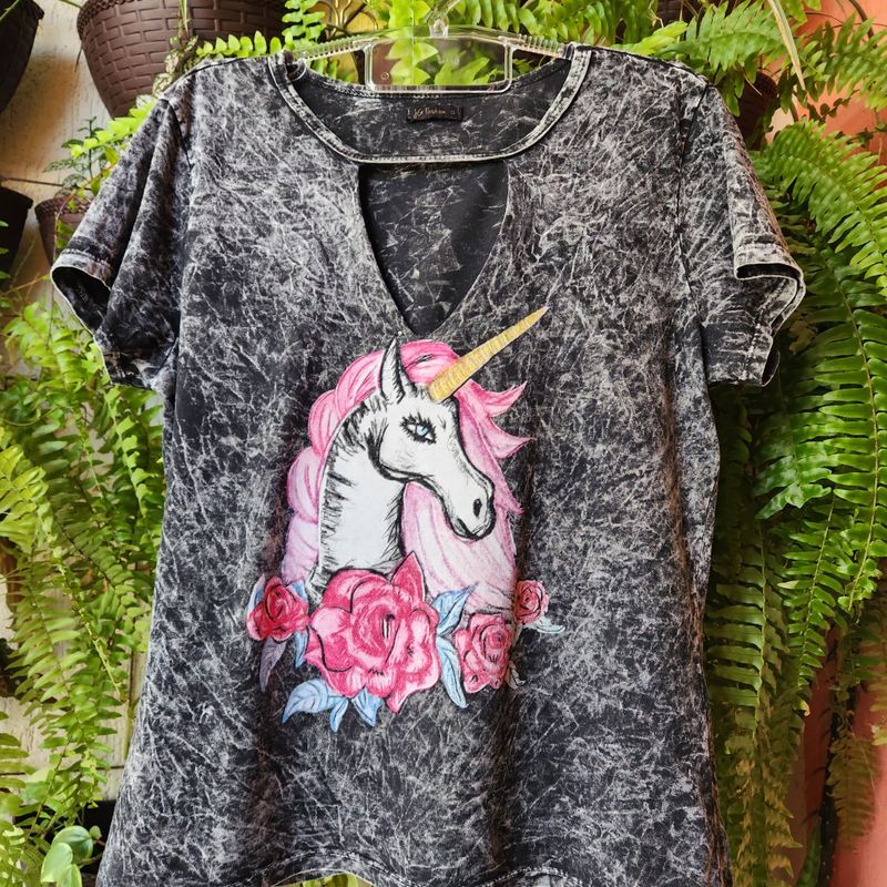 Camiseta T Shirt Estampada Unicornio Decote em V Jg Fashion