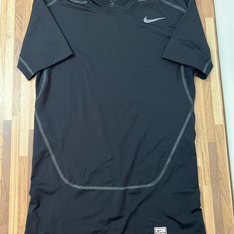 Nike pro combat store dri fit shirt