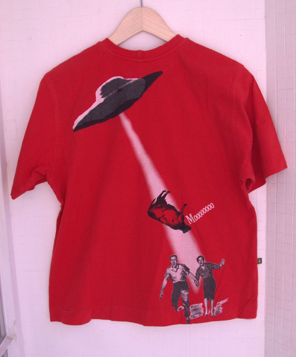 camiseta vaca abduzida - camisetas amuleto