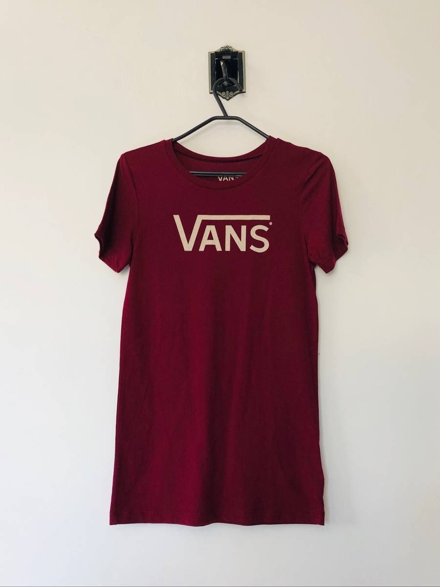 camiseta vans feminina vinho