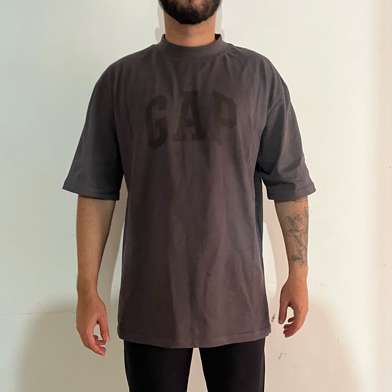 Camiseta GAP X YEEZY 'By Balenciaga' - ENCOMENDA - Rabello Store - Tênis,  Vestuários, Lifestyle e muito mais