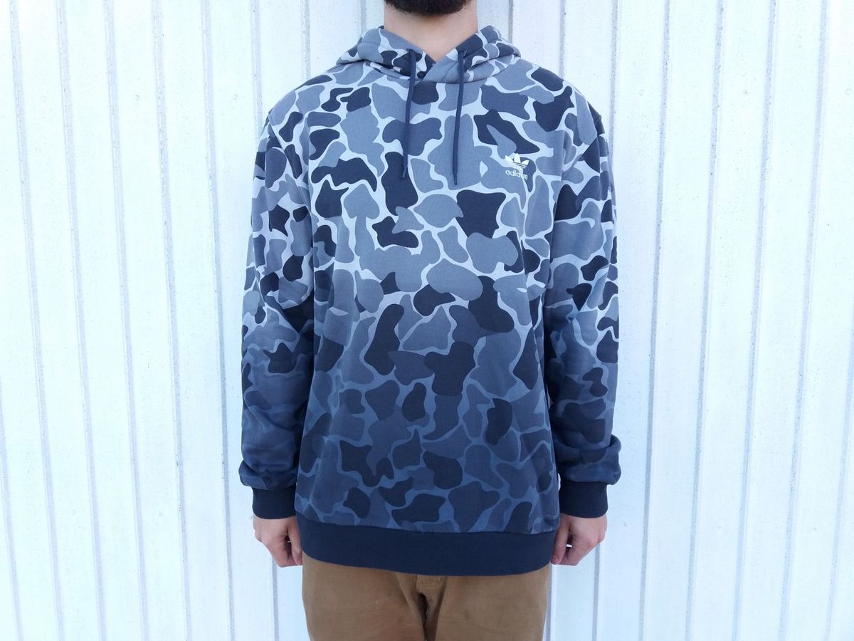 casaco camuflado adidas