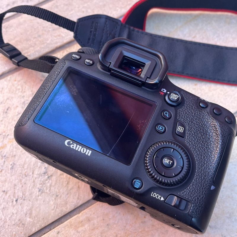 Canon Eos 6d - Usada - Aprox 120k Cliques + Battery Grip Bg E13