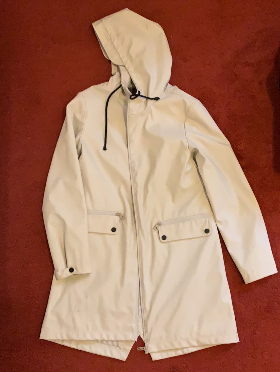 capa de chuva com capuz zara