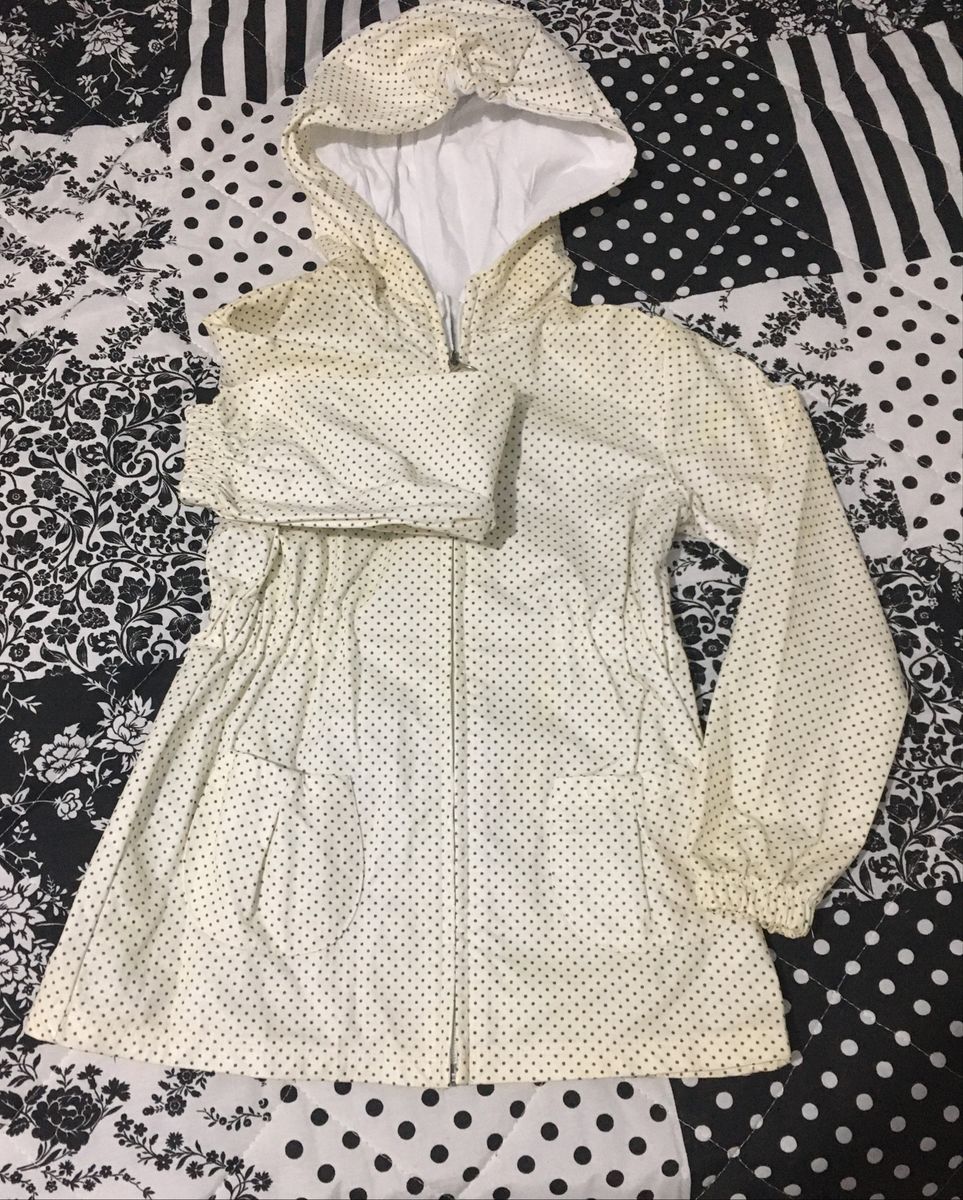 capa de chuva com capuz zara