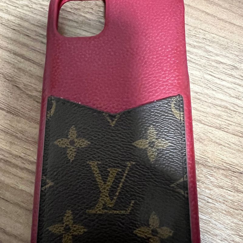 Capa Iphone Louis Vuitton Vermelha em Couro Texturizado Original