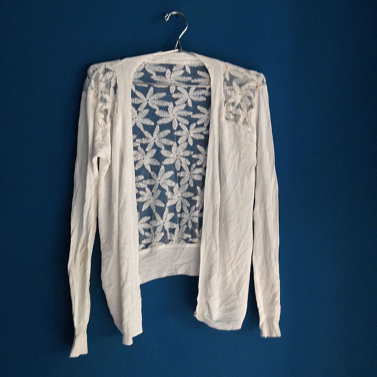 cardigan branco rendado - casaquinhos sem marca