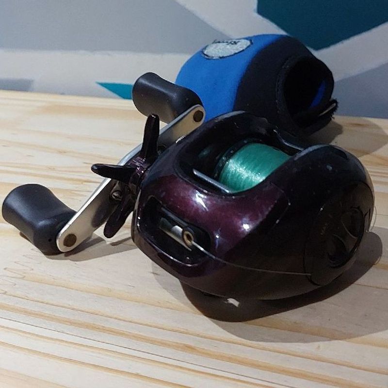 Carretilha Shimano Scorpion 1000 Japonesa Rh 431 Cor Vinho