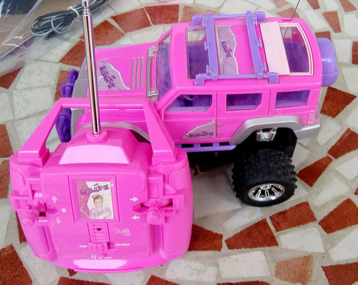 Carrinho com controle remoto de menina