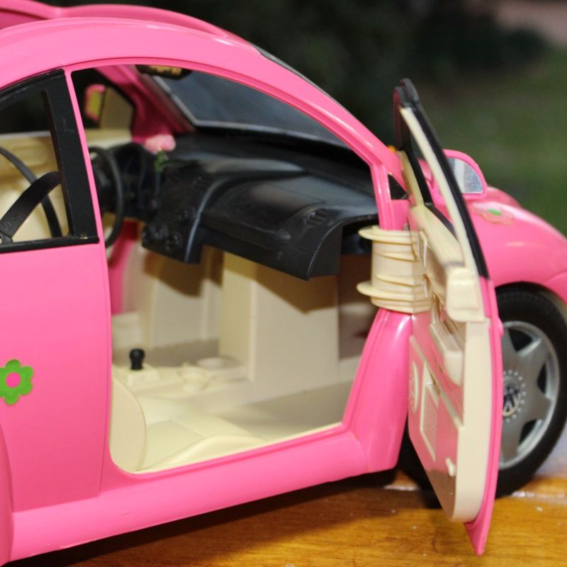 Barbie car store with opening boot