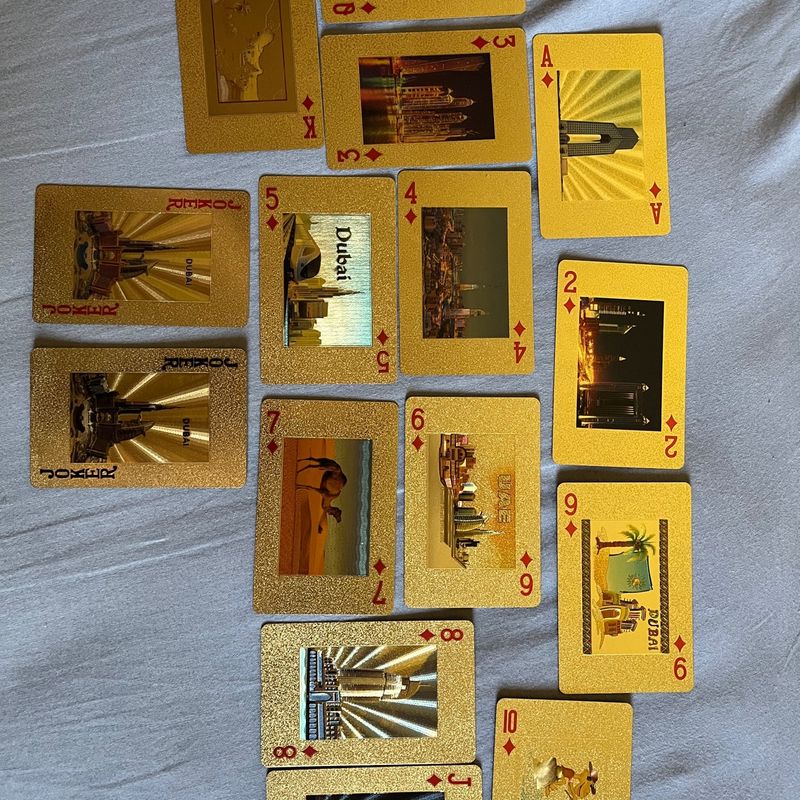 Cartas de pôquer de cenário de Dubai com folha de ouro Burj Al