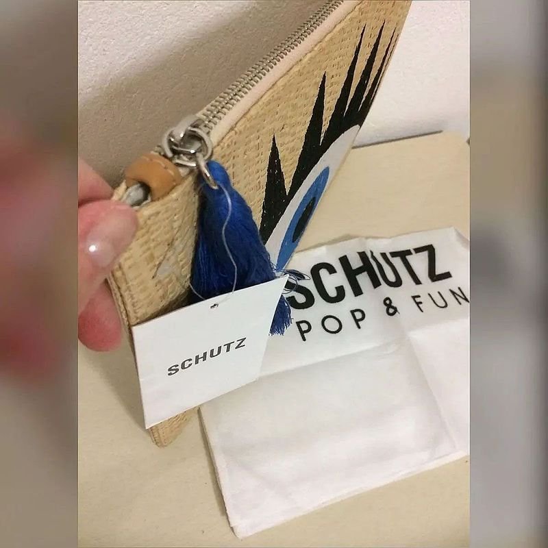 Carteira de Mão Schutz em Palha com Zíper - Nova, Carteira Feminina Schutz  Nunca Usado 89299571