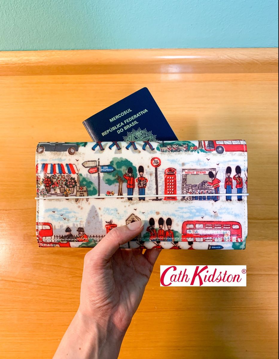 Carteira de Viagem Cath Kidston Londres Estampada para Passaporte