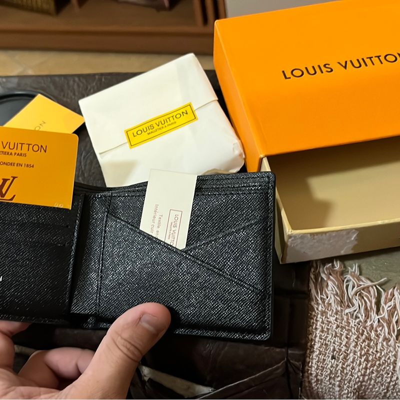 Carteira Louis Vuitton em segunda mão durante 65 EUR em Sant Adrià