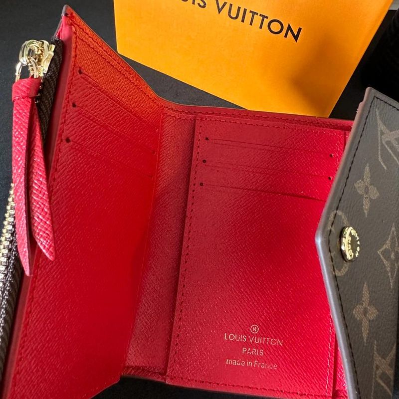 CARTEIRA LOUIS VUITTON VICTORINE MONOGRAM MARROM - Bolsas de Luxo