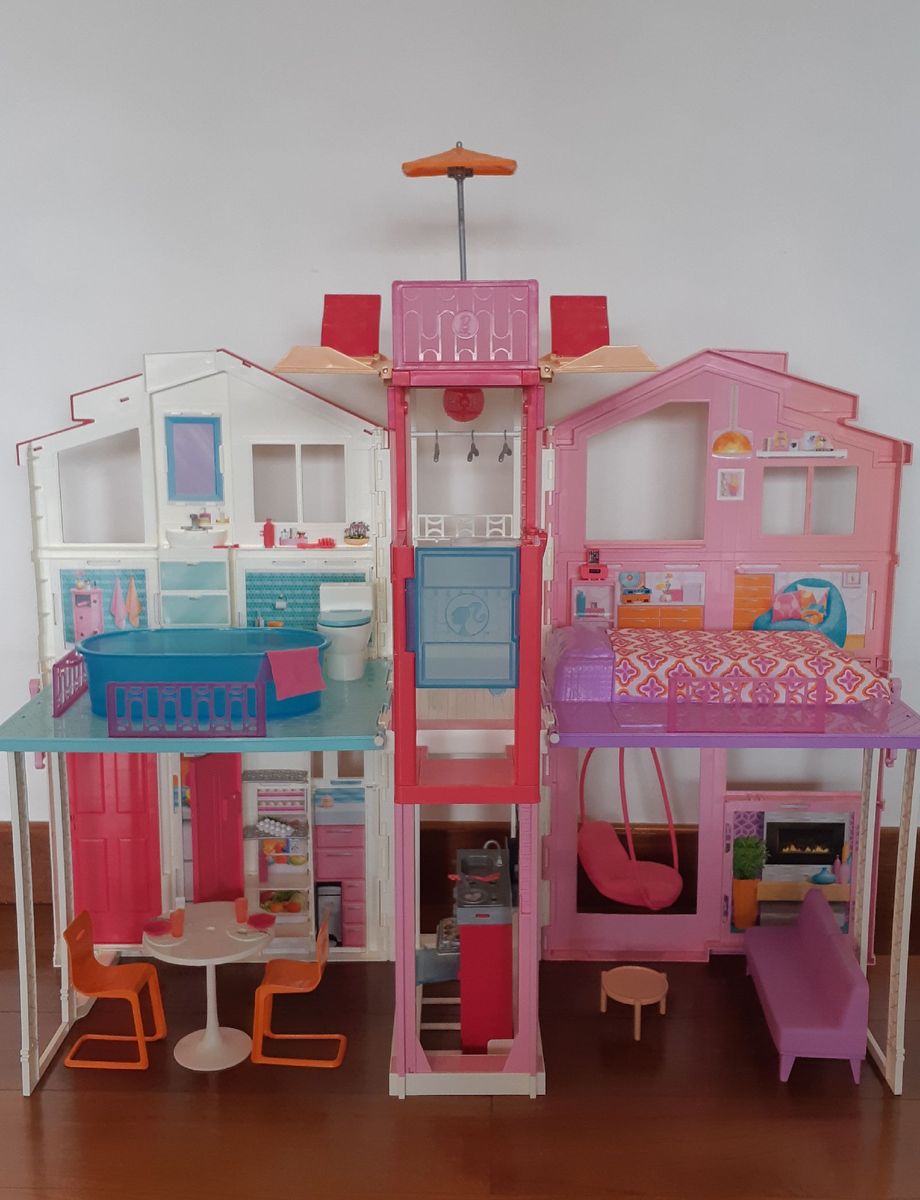 Casa da Barbie 3 andares  Trocamos a antiga casinha da Barbie por esta  Mansão da Barbie 