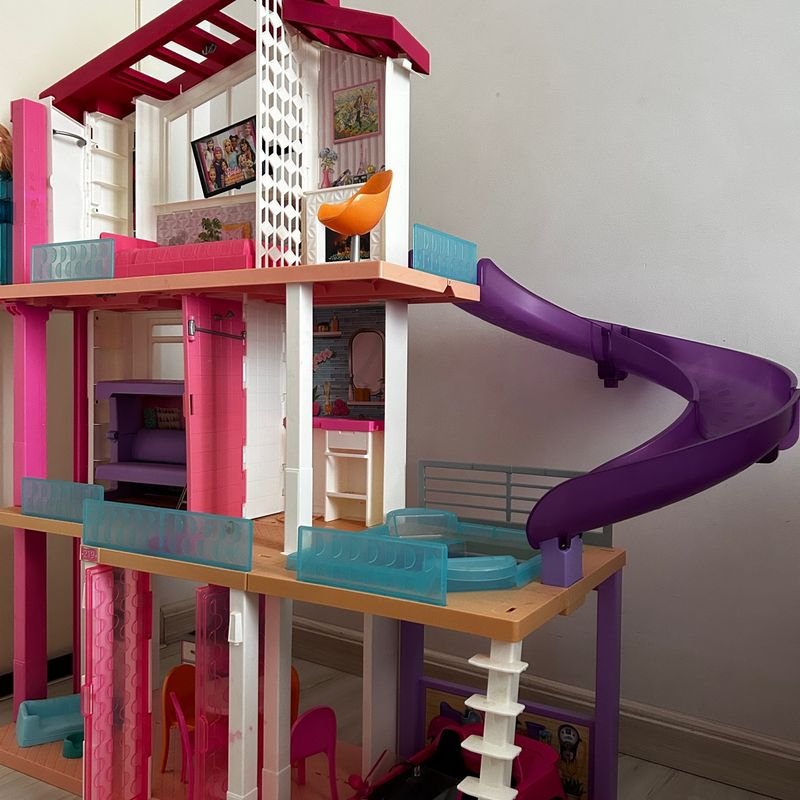 Casa da Barbie c/ Slide e Piscina, Elevador, Pet e Acessórios - Presente p/  Crianças 3-7 anos em Promoção na Americanas