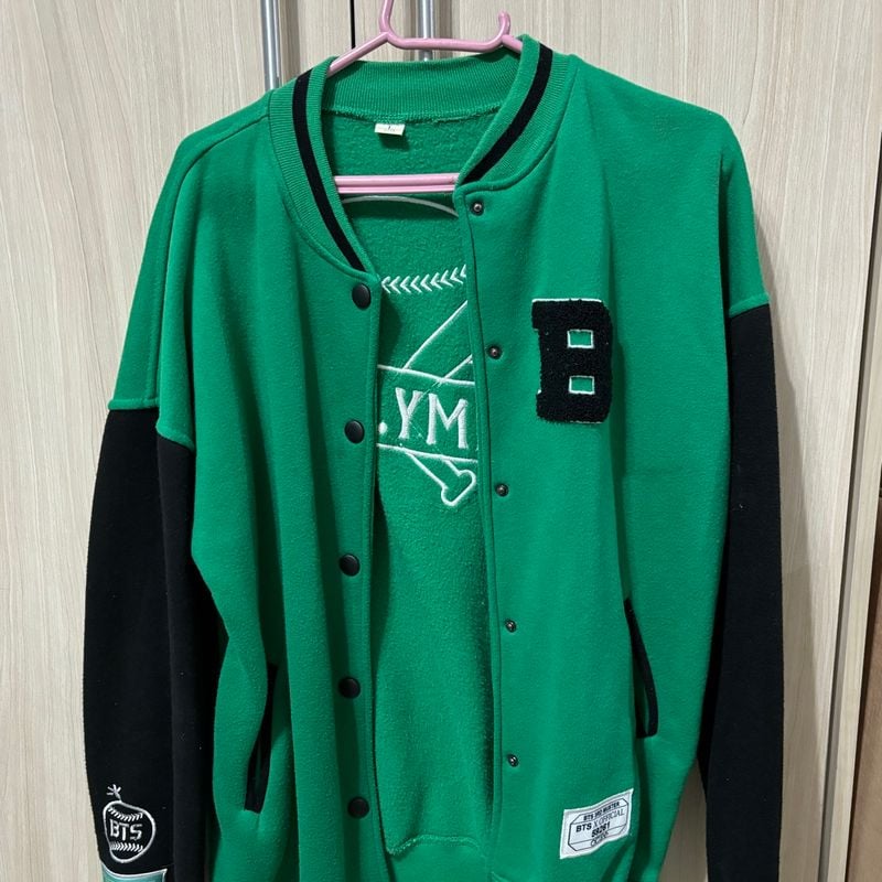 アイドル BTS 3RD MUSTER ARMY.ZIP+ BASEBALL JUMPER Casaco Army.Zip 3rd Muster | Usado 115162624 | enjoei