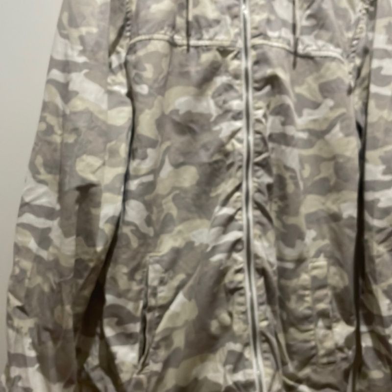 Casaco clearance camuflado renner