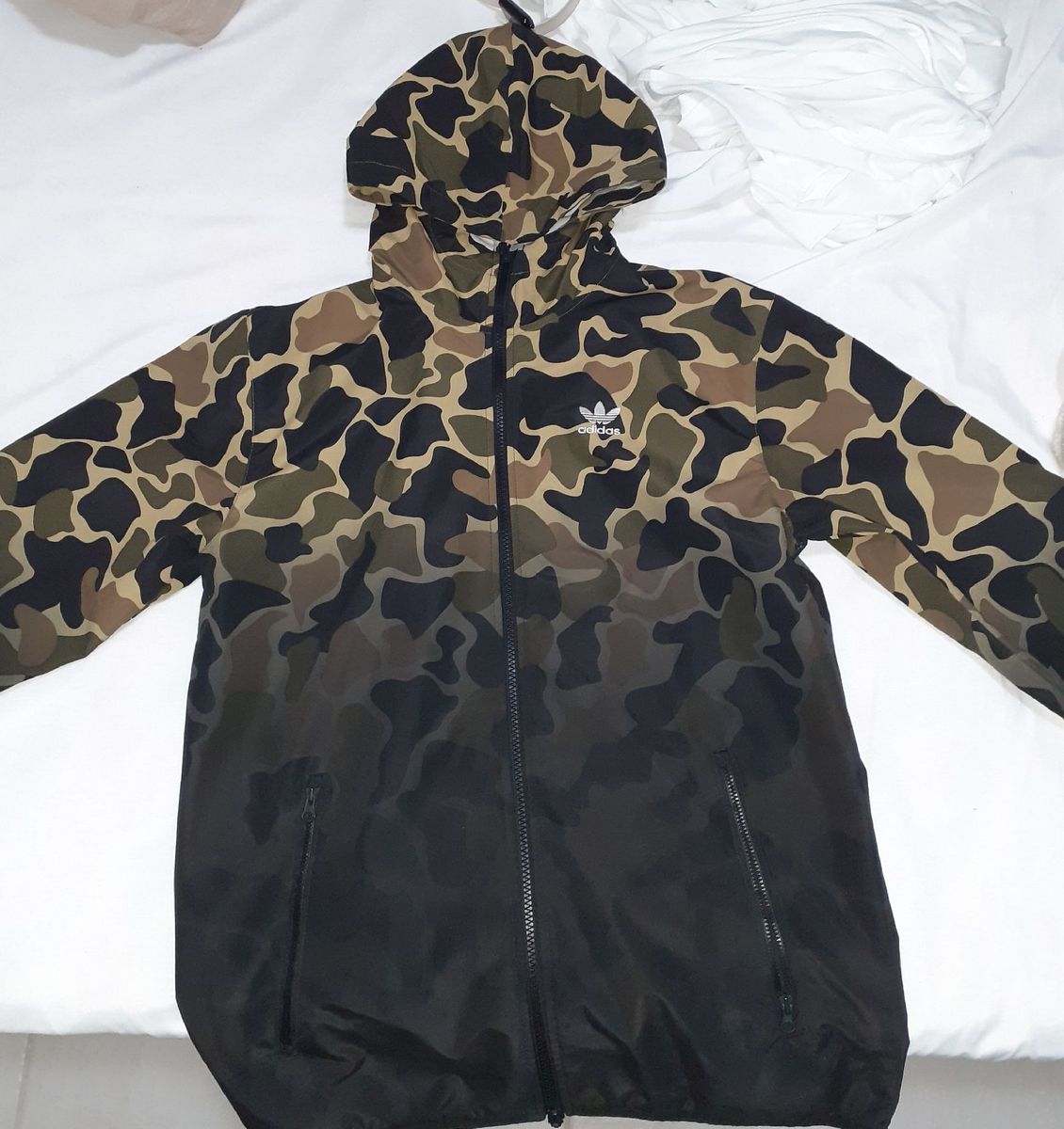 Casaco corta store vento adidas camuflado