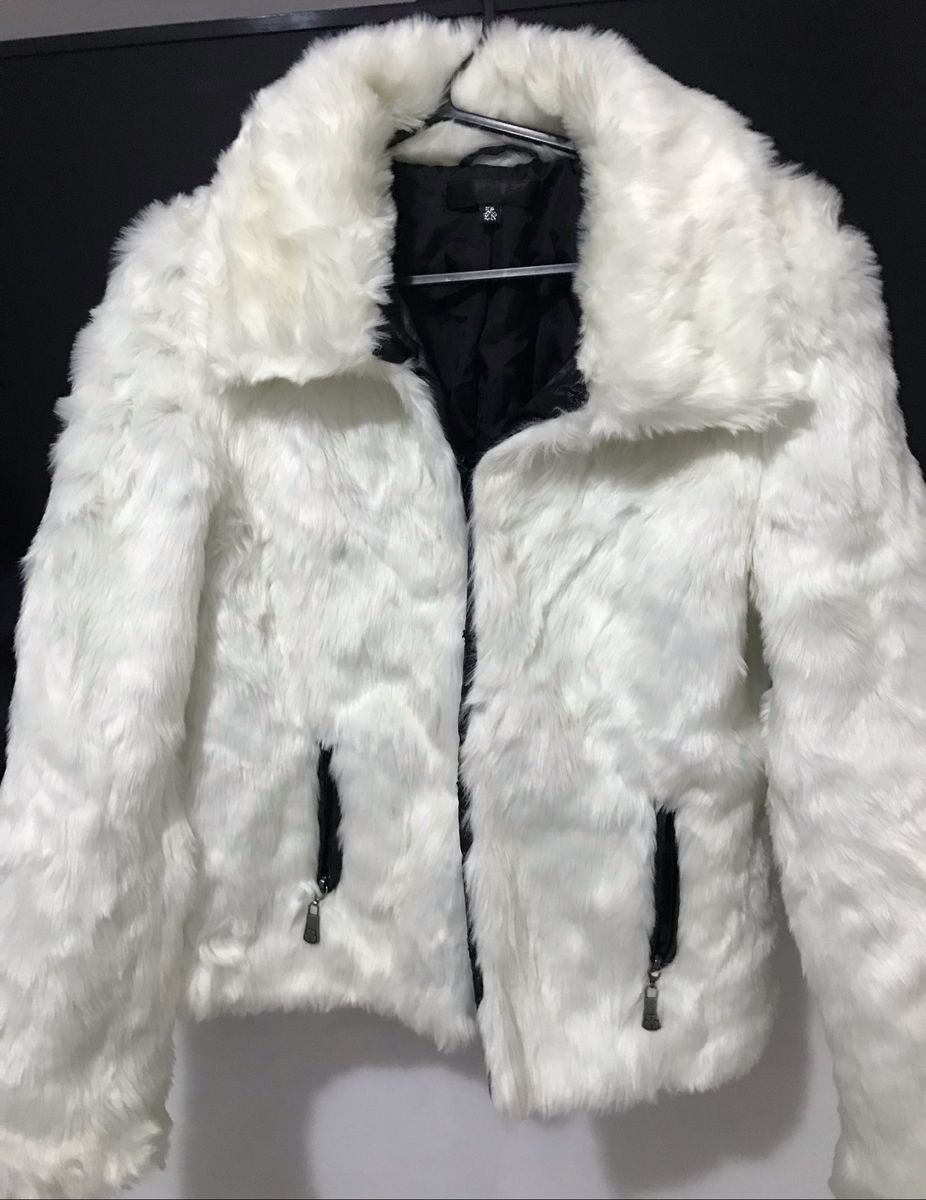 casaco de pelo branco feminino