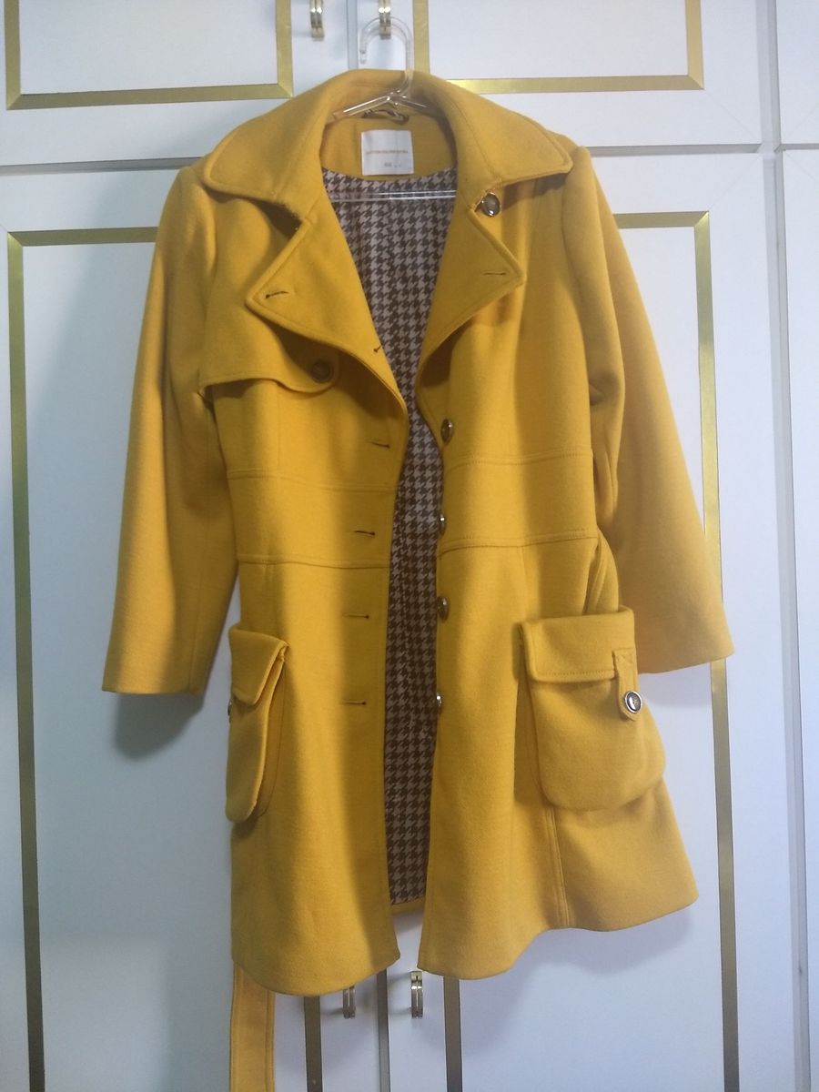 sobretudo amarelo feminino