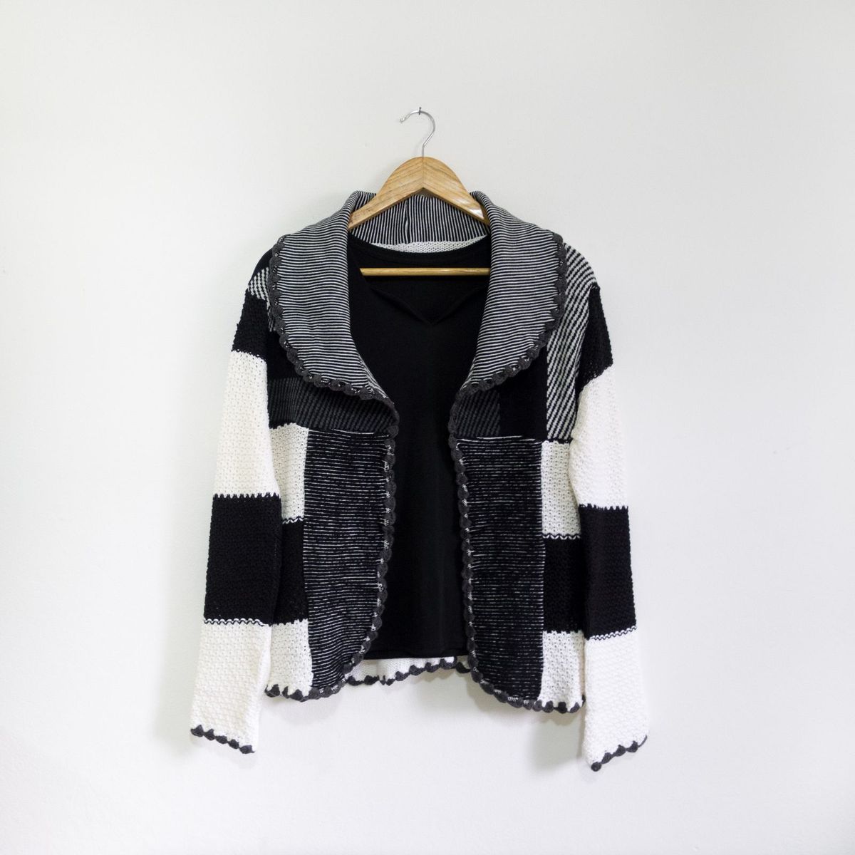 casaquinho patchwork preto e branco - casaquinhos sem marca