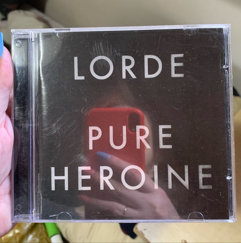 Cd Lorde Pure Heroine | Item de Música Universal Usado 74275243 | enjoei