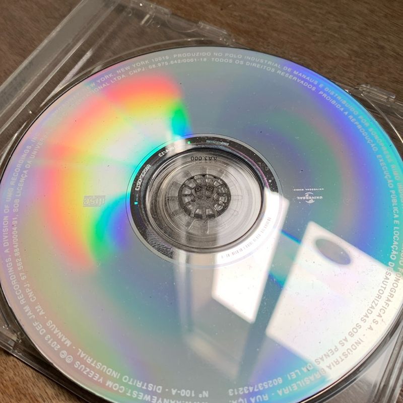 Cd Yeezus Kanye West | Universal Music Usado 96619642 | enjoei