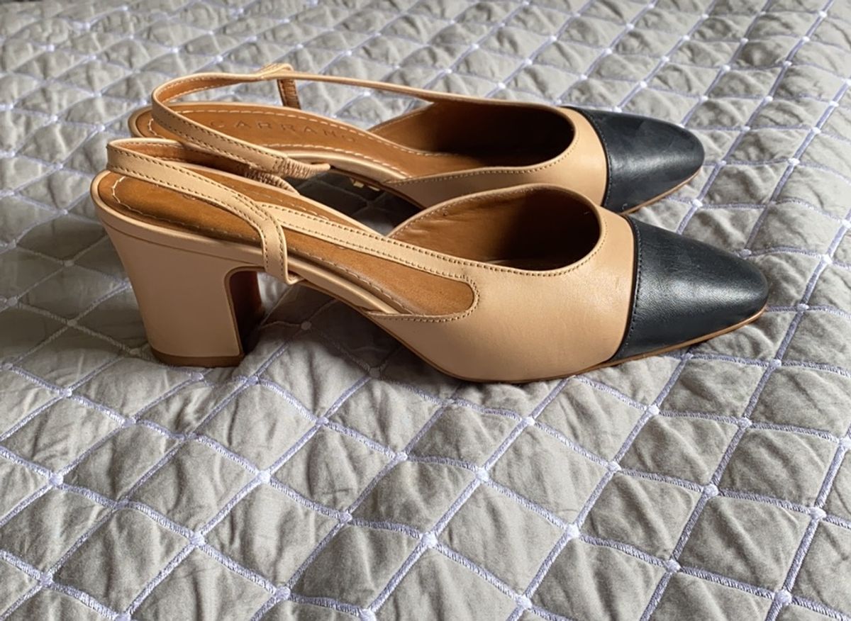 scarpin chanel bicolor