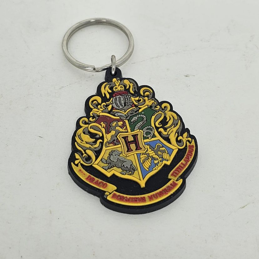 Chaveiro Brasão Casas Hogwarts Pvc Monogram - Harry Potter Hogwarts School  Crest Keyring | Filme e Série Harry Potter Usado 83873362 | enjoei