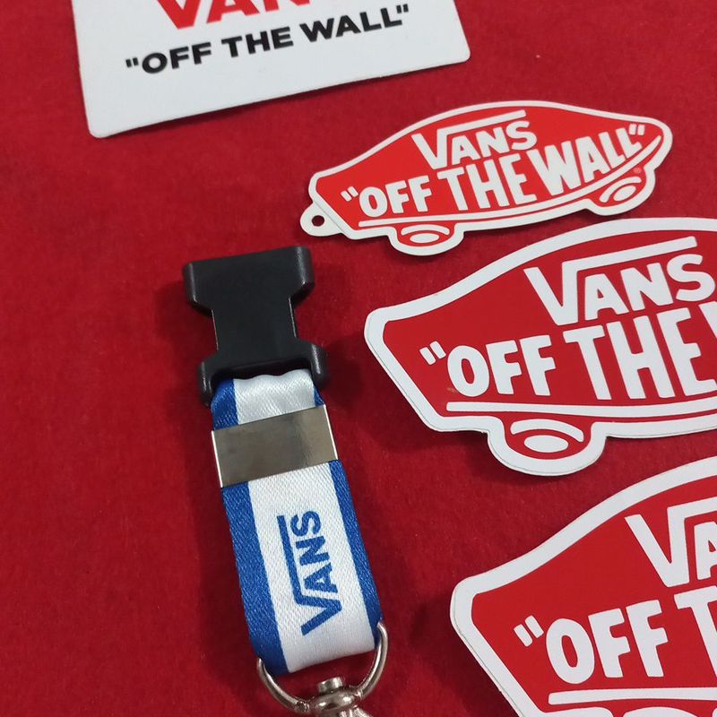 Chaveiro vans store off the wall