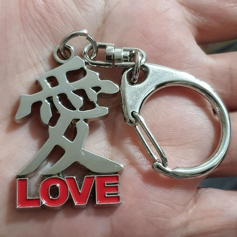 Chaveiro de Metal Cromado Japonês Kanji Love Amor | Nunca Usado