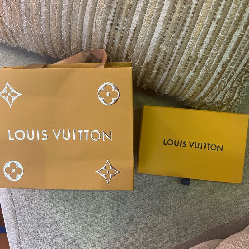 Novo chaveiro com monograma Louis Vuitton em segunda mão durante
