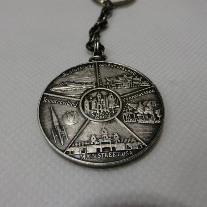 Chaveiro Vintage Prata Estanho Disney World Magic Kingdom Castelo