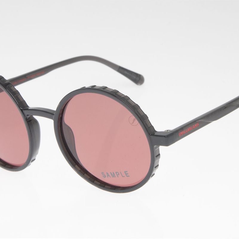 Chilli Beans Coca-Cola Sunglasses Chilli Beans lança collab inédita com a Coca-Cola® – Homem etc main image 4