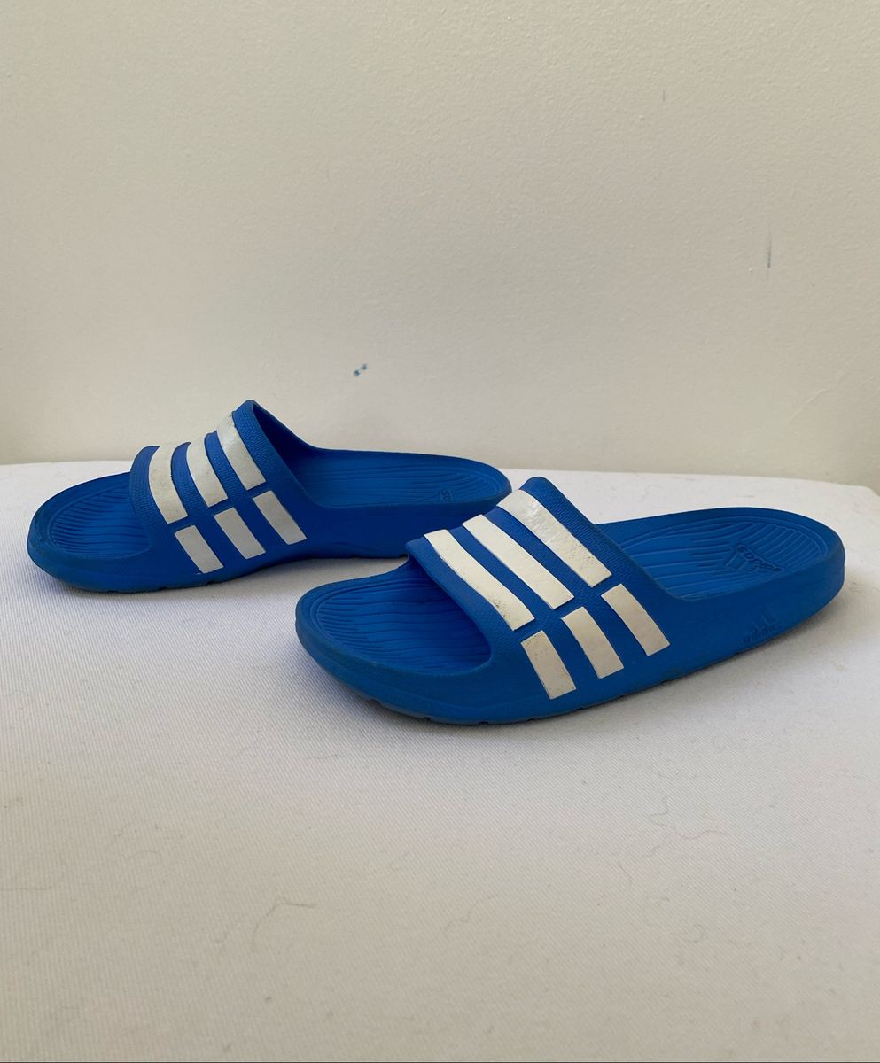 chinelo adidas menino