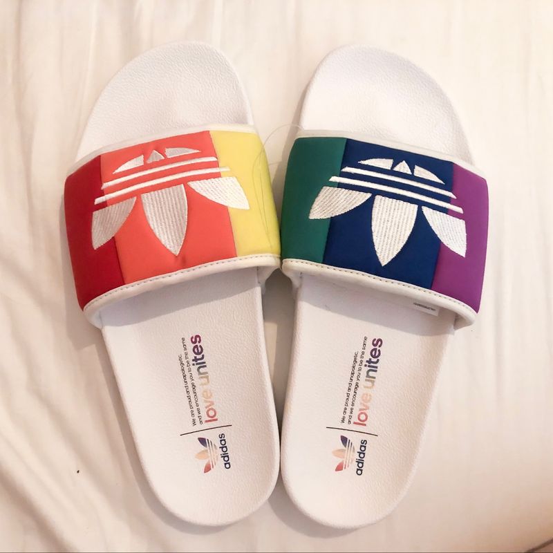 Sandalias adilette pride hot sale