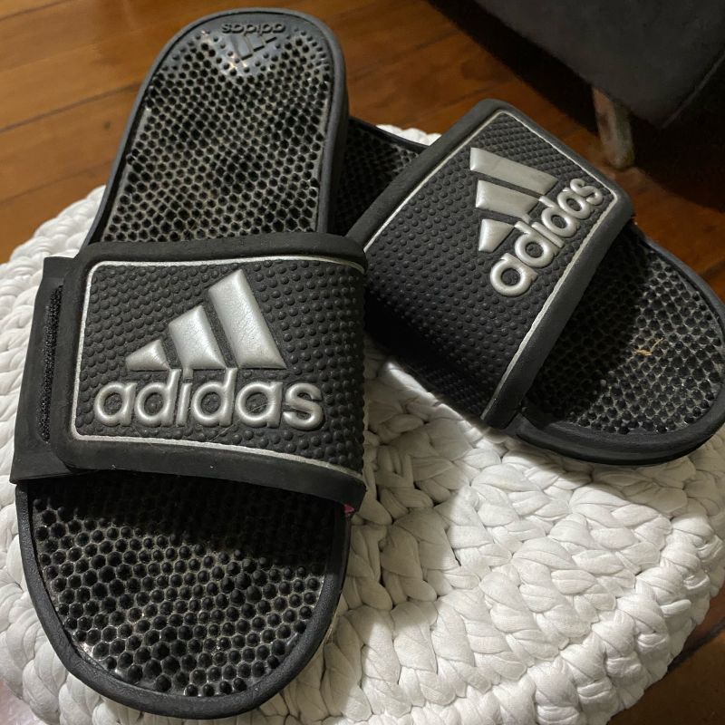 Chinelo slide best sale adidas adissage feminino