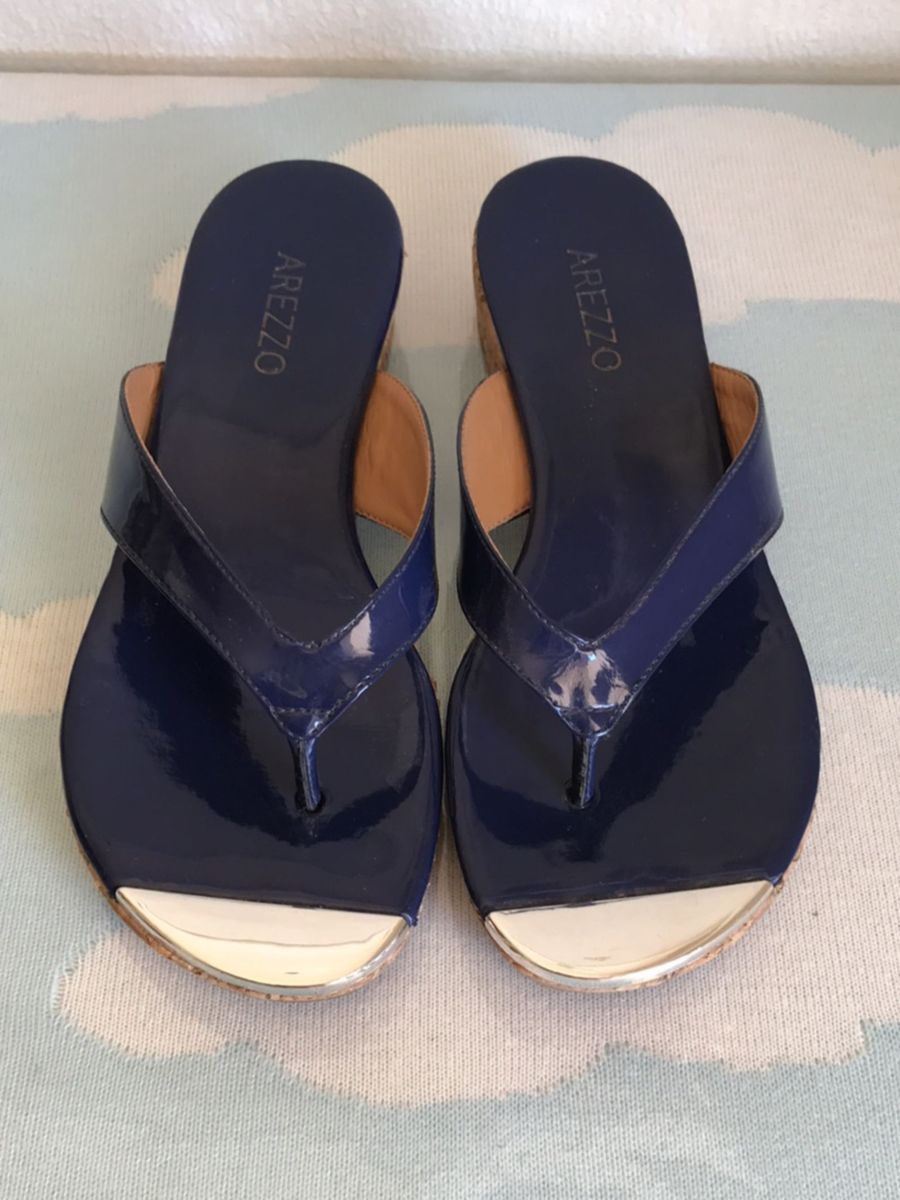 chinelo anabela arezzo