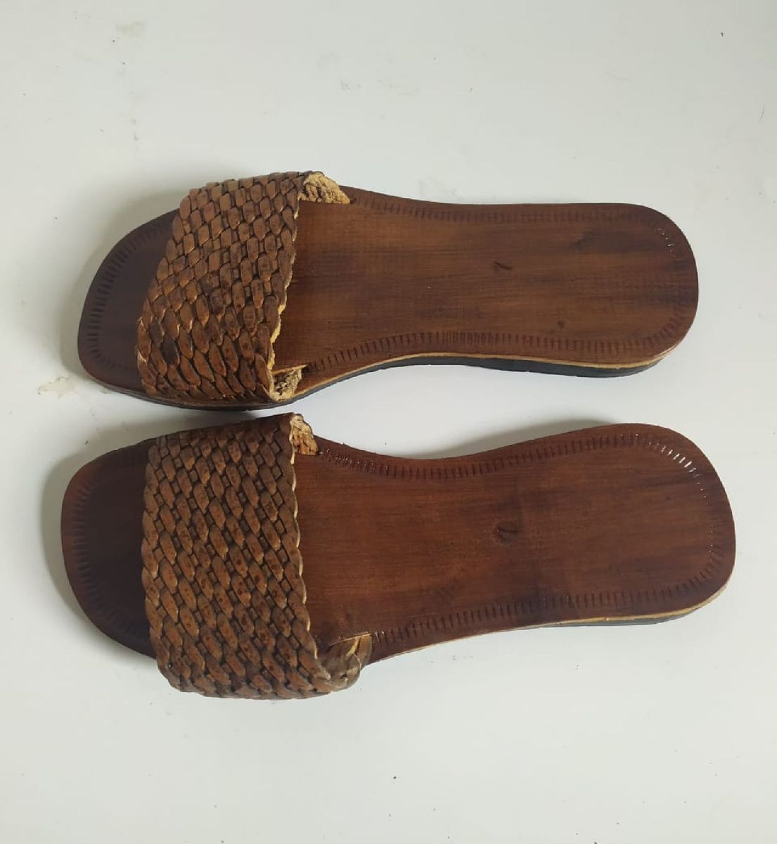 sandalia feminina de couro artesanal