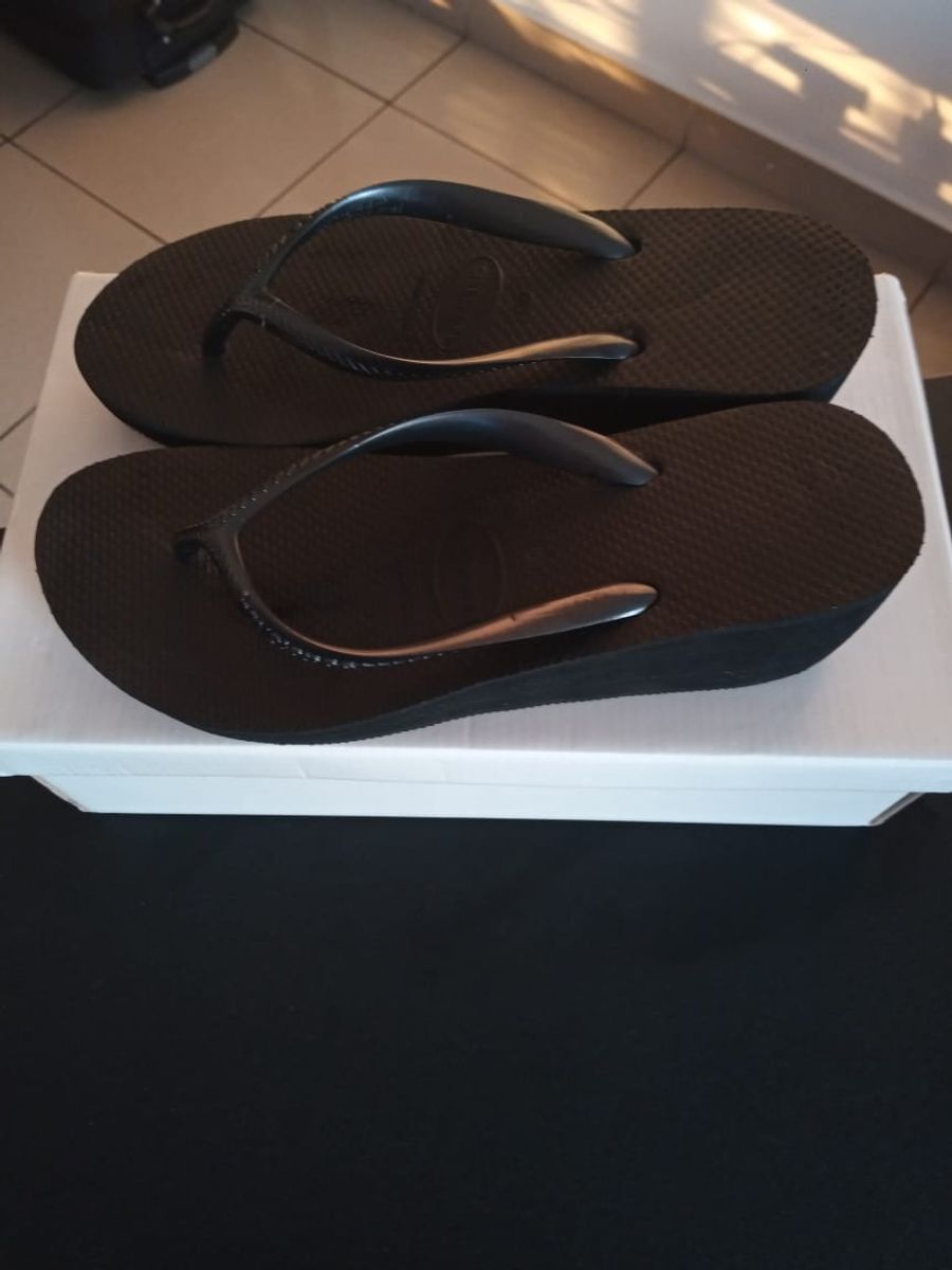 havaianas salto alto