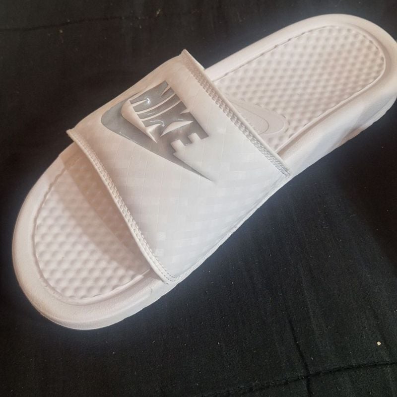 Chinelo fashion nike feminino benassi