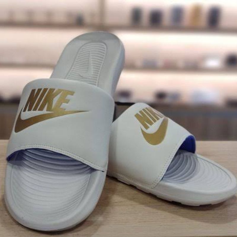 Sandalia da cheap nike dourada