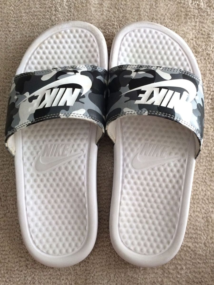 chinelo camuflado nike