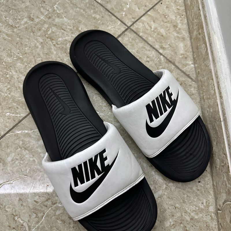 Chinelo Nike Preto com Branco Sandália Masculina Nike Usado 98968815  enjoei