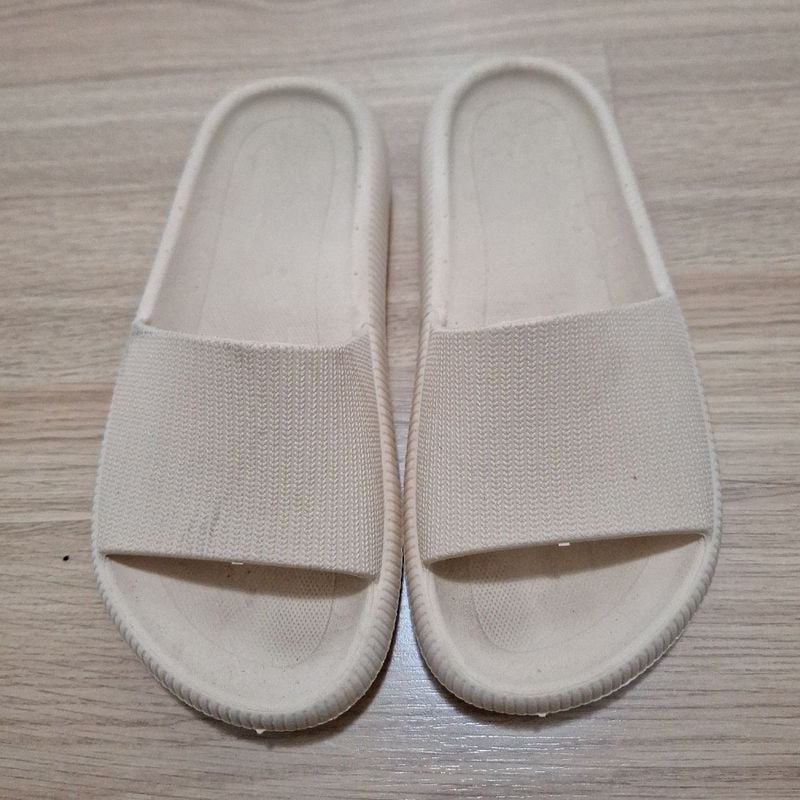 Chinelo Nuvem Creme Feminino- Bambam Calçados Rasteira Feminina Bambam  Calçados Usado 103783272 enjoei