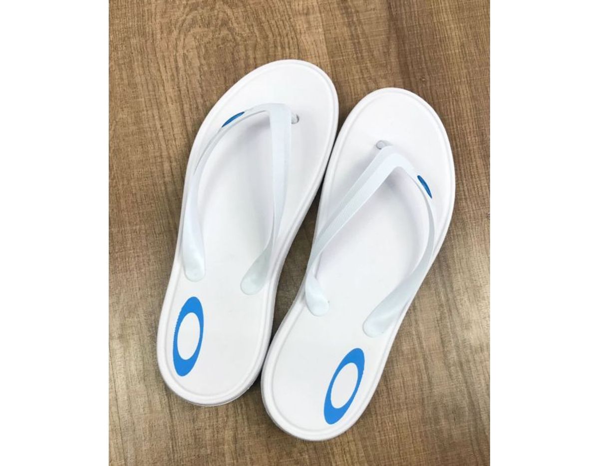 sandalia oakley branca